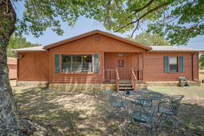 Screened-In Deck and Dock Access Texas Home!